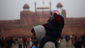 Weather in delhi for today, tomorrow and week. Delhi Shivers Under Cold Wave Temperature May Dip To 2 Degrees Celsius Delhi News Zee News