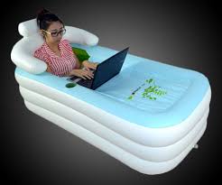 Inflatable bathtub, tubble royale is another model of bathtub that comes in a portable construction. Inflatable Bathtub Lets You Work And Enjoy At Same Time Home Harmonizing