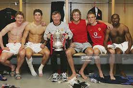 Suche nach cristiano ronaldo und neueste informationen hier! Ole Gunnar Solskjaer Cristiano Ronaldo Sir Alex Ferguson Roy Carroll Darren Fletcher And Manchester United Legends Manchester United Football Club Ronaldo