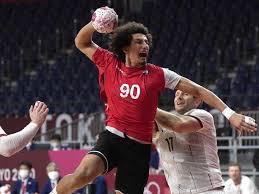 It was the first team in the world to win the three titles in a row (including olympic gold). Shwkiapyflaaum