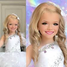 How does the pageant world work?