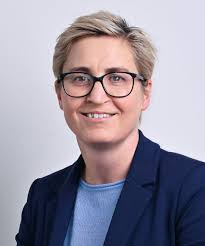 Dieses mutige zeichen im kampf gegen rechten terror fügt sich geschmeidig in ihre vita ein. Susanne Hennig Die Linke Fraktion Im Thuringer Landtag