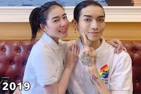 Capo 2 chơi em hợp âm chia ở tone em ngày em xưa em như chiếc bóng chiếc d bóng bên anh thầm g lặng. Bb Tráº§n Huá»³nh Láº­p Va Cac Diá»…n Vien Hai Ä'inh Ä'am Giá» Ra Sao 2sao