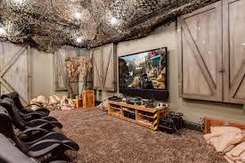 A Tech Entrepreneur Is Selling His Incredible Star Trek House For 35 Million Photos Small Game Rooms Video Game Rooms Bedroom Design