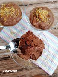 La ricetta di mousse al cioccolato fondente, leggera e facile, ti permetterà di preparare un dolce al cucchiaio cremoso con pochi passaggi e senza errori! Mousse Al Cioccolato Senza Latte Panna O Uova Iosonopaola It Ricetta Mousse Al Cioccolato Cioccolato Ricette