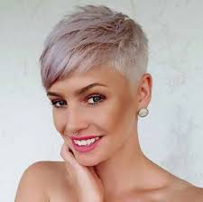 Here are pictures of this year's best haircuts and hairstyles for women with short hair. 24 Perfect Short Haircuts For Straight Fine Hair Short Haircuts