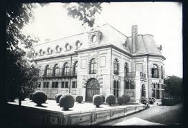 William vanderbilt's petit chateau by richard morris hunt was demolished in 1962 to make way for the store. Alva S Collection Buildings Associated With The Woman Who Loved Being Knee Deep In Mortar