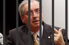 Resultado de imagem para IMAGENS DE EDUARDO CUNHA COM ALGEMAS NOS PÉS