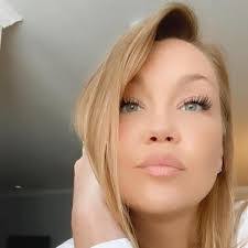 Karina Lebron's Instagram, Twitter & Facebook