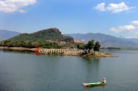 Letaknya berada paling barat berbatasan langsung dengan jawa barat. Waduk Malahayu Obyek Wisata Andalan Kabupaten Brebes Teamtouring