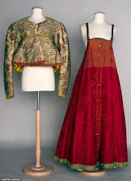 Two Folk Garments Russia 1840 1880 Augusta Auctions November 13 2013 Nyc Lot 405 In 2020 Russian Traditional Dress Russian Dress Traditional Dresses
