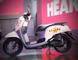 Harga bekas motor honda scoopy di pasaran masih stabil. Ini Lho 5 Generasi Honda Scoopy Dari Masa Ke Masa