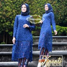 Sehingga tidak sedikit para wanita yang memilih baju kurung dengan warna. 30 Ide Model Baju Kurung Brokat Lamaz Morradean