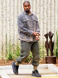 Air jordans · jordans · jordan retros · yeezys Kanye Wests Yeezy Boost 700s Debutierte Gerade In Schwarz Stil
