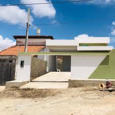 Casa térrea, 125 metros de área construída, lajeada, terraço gourmet, 3  quartos sendo 1 suíte, sala com pé direito alto, cozinha, wc social, área  de serviço, terreno 10×25. 💰Valor do imóvel: R$