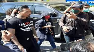 Surat jerinx dari balik tahanan. Jerinx Sid Langsung Ditahan Setelah Ditetapkan Tersangka Kasus Idi Kacung Who Radar Bogor Berita Bogor Terpercaya