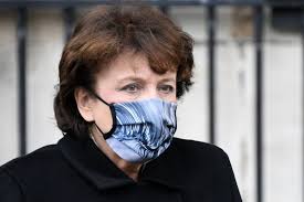 Elle a un fils le 14 novembre 2010, roselyne bachelot est nommée ministre des solidarités et de la cohésion sociale. Politique La Ministre De La Culture Roselyne Bachelot Positive Au Coronavirus