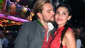 She is not dating anyone currently. Ex Bachelor Kandidatin Yeliz Koc Boser Rosenkrieg Nach Der Trennung Von Johannes Haller Bunte De