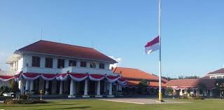 Hide video bendera setengah tiang slank tak lelahkah kau di ujung tiang atas sana gak letihkah kau berkibar. Imbauan Pengibaran Bendera Setengah Tiang Dari Kami Tidak Etis