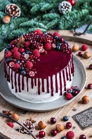 Im Inneren Der Torte Befindet Sich Ein Feiner Mohn Biskuit Eine Frischkase Creme Kuchen Und Torten Kuchen Und Torten Rezepte Weihnachtliche Kuchen Und Torten