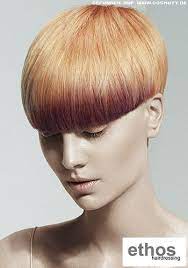 frisuren bilder pilzkopf im sleek look mit gerader kontur frisuren haare frisuren kurzhaarfrisuren mit pony topfhaarschnitte