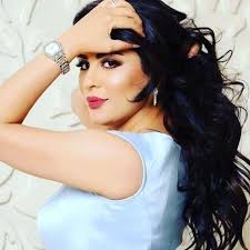 ترى الزواج مو بقطار، ولو راح القطار الأول بيجيك القطار الثاني، مشيرة إلى أن الزواج ليس شرطا ليكون لديها عائلة. Khaberni Ø²Ø§Ø±Ø§ Ø§Ù„Ø¨Ù„ÙˆØ´ÙŠ ØªÙØ§Ø¬Ø¦ Ø¬Ù…Ù‡ÙˆØ±Ù‡Ø§ Ø¨Ø§Ù†ÙØµØ§Ù„Ù‡Ø§ Ø¨Ø¹Ø¯ Ø´Ù‡Ø± Facebook