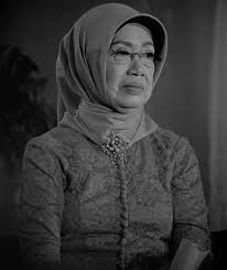 The latest tweets from joko widodo (@jokowi). 5 Fakta Sudjiatmi Notomihardjo Ibunda Jokowi Yang Meninggal Karena Kanker Kumparan Com