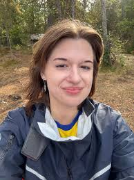 Looking for apt and roommates near riverside Acc college leave a comment  and I'll text you please leave a comment from your real id so that I could  msg you.