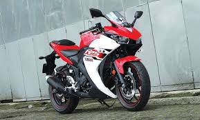 sekitar 1990 an boleh dikatakan motosikal yamaha tzm paling top kerana bentuknya persis jentera dua roda kategori sportbike motorcycle bike product launch