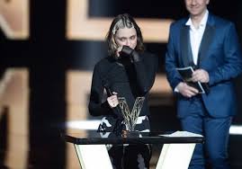 Par le passé benjamin biolay avait déjà obtenu la victoire de l'album révélation en 2002 pour rose kennedy, la victoire de l'interprète masculin de l'année et de l'album de chansons en 2010 pour la superbe, ainsi que la victoire de l'album de. Ylyavem6l6sv M