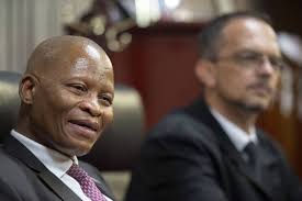 The latter married mmaphefo mogoeng, and they are parents to. Sudafrikas Oberster Richter Stellt Sich Gegen Die Apartheid Analogie Audiatur Online