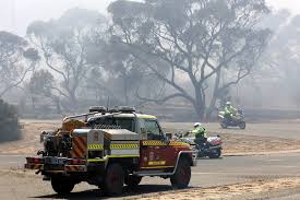 On tuesday, perth residents woke up to a blanket of smoke as the fire raced through the hilly, dry bush on the city's fringes overnight. Australian Lives And Homes At Risk As Fire Nears Perth