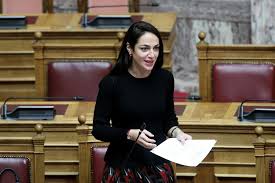 Ξεκίνησε τις σπουδές της στα οικονομικά στο university of york της αγγλίας, ενώ συνέχισε στο πανεπιστήμιο του cambridge όπου έλαβε μεταπτυχιακό στις. Domna Mixahlidoy Liberal Gr