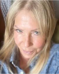 Web Catch: Kristen Bell leaves sick fan voicemail as 'Frozen' character