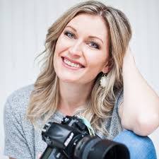 Laura Squire's Instagram, Twitter & Facebook