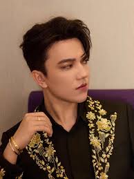 Repost @virtuosos_talent_show Wonderful presents from Dimash Qudaibergen to  Maestro Placido Domingo and his “right hand” Nicholas Marko.✨ Join our  broadcast tonight at 20:45(CET) and check out some behind the scenes  moments of