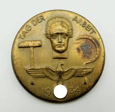 Памятный знак tag der arbeit 1935 день труда. Veranstaltungsabzeichen Tag Der Arbeit 1934 Hersteller Paul Schulze Co Lubeck Militarkultur