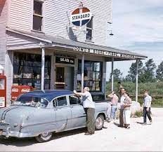 Only Originals Pictures From 40 S 50 S 60 S North American Cars Trucks Old Gas Stations Petrol Station Filling Station