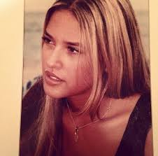 Έλα xαμογέλα με τη σίσσυ χρηστίδου στον open παρέα με την εταιρεία και το monaδiko έλαιο eπιμήκυνσης και περιποίησης mαλλιών. Sissy Xrhstidoy Deite Thn Sta 16 Ths Me Magoylakia Kai 3an8a Mallia Fthis Gr