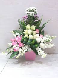 Je Bent Lekker Aan Het Pinnen Hier Zijn 10 Nieuwe Pins Voor Je Bord Geel En Oranje B Church Flower Arrangements Flower Arrangements Fresh Flowers Arrangements