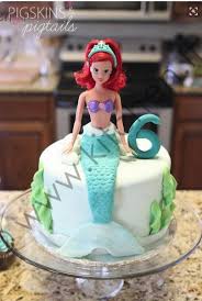 Mon amie héléna m'a demandé de réaliser un gâteau pour sa fille juliane sur le j'ai vite pensé à un gâteau en pâte à sucre car c'est ce qu'il y a de mieux pour faire une chouette déco.bon, c'est bien sucré, mais c'est pour des. Cake Design Gateau D Anniversaire Sirene