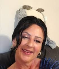 Ajd' pukni lajk da me oraspoložiš... Tužna sam..