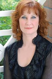 Charmed By The Wolf : Hollis, Kristal: Amazon.in: Books