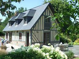 La surface à peindre, le rendement de la peinture et le nombre de couches nécessaires. 15 Idees De Colombage Peint Colombage Facade Maison Maisons Exterieures