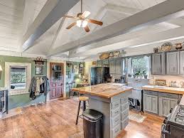 800 Wesley St Waupaca Wi 54981 Mls 50206397 Zillow Waupaca Zillow Brick Farmhouse
