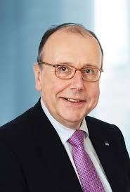 Our team: top experts from business and university teaching