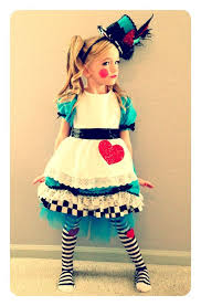 Im rücken mit einem reißverschluss zu schließen. Alice Im Wunderland Kostume Selber Machen Diy Maskerix De Alice Im Wunderland Kostum Selber Machen Alice Im Wunderland Kostum Alice Im Wunderland Kostum Kinder