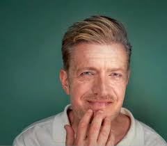 Frank Dow's Instagram, Twitter & Facebook