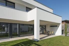 Einfamilienhaus Flachdach Uberdachte Terrasse Massivbau Modern Design Moderne Architektur Pur Moderne Architektur Architektur Haus Architektur