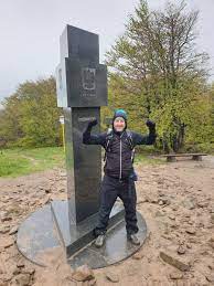 Miejsce to jest oznaczone granitowym obeliskiem i polskim słupkiem granicznym nr 1. Dotarli Do Trojstyku Granic Polski Slowacji Ukrainy 24swieradow Pl Twoje Lokalne Zrodlo Informacji